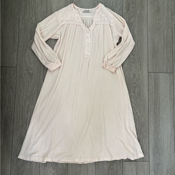 Christian Dior RARE VINTAGE nightgown in pale pink. - Picture 1 of 8